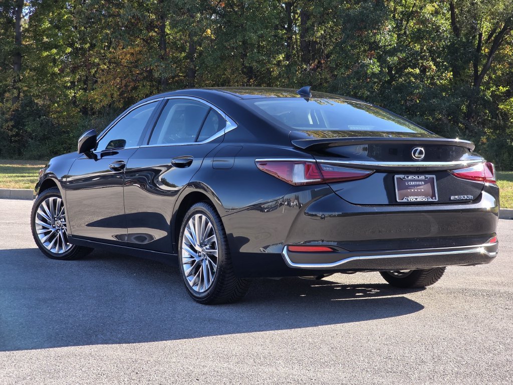 Certified 2023 Lexus ES 300h w/ Accessory Package (Z2) FWD image 8