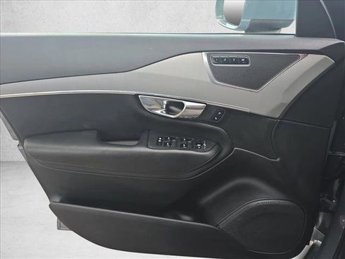 Used 2022 Volvo XC90 T5 Momentum w/ Climate Package image 27