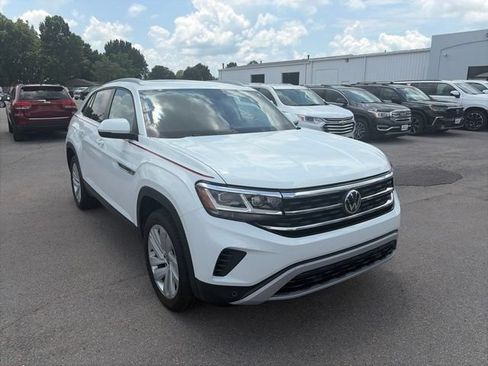 Used 2022 Volkswagen Atlas Cross Sport SE w/ Panoramic Sunroof Package FWD image 8