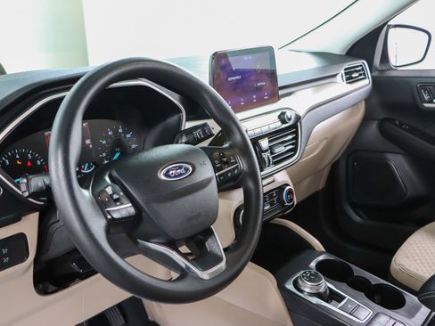 Used 2021 Ford Escape SE image 22