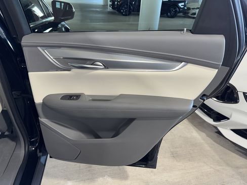 Used 2022 Cadillac XT5 Premium Luxury image 11