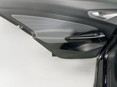 Used 2024 Volkswagen ID.4 S image 25