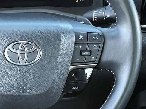 Used 2025 Toyota Camry SE FWD image 14