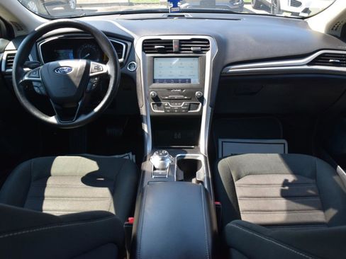 Used 2020 Ford Fusion SE image 18