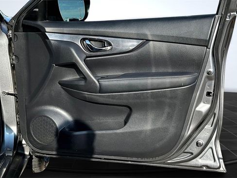 Used 2019 Nissan Rogue SV image 24