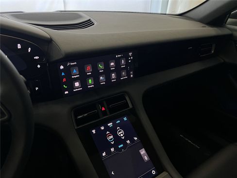 Used 2025 Porsche Taycan image 18