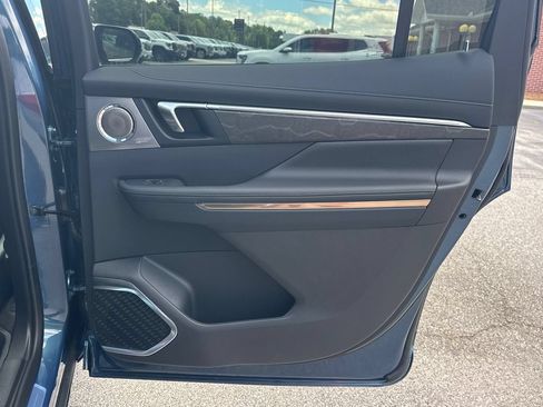 New 2026 Buick Enclave Avenir w/ Super Cruise Package FWD image 17