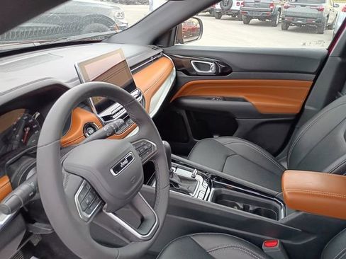 Used 2025 Jeep Compass Limited AWD/4WD image 18