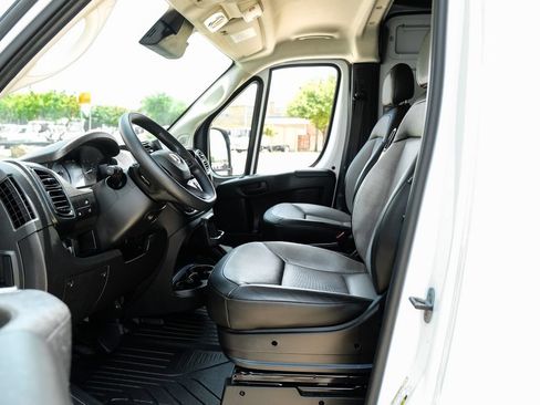 Used 2024 RAM ProMaster 2500 w/ Convenience Group FWD image 3