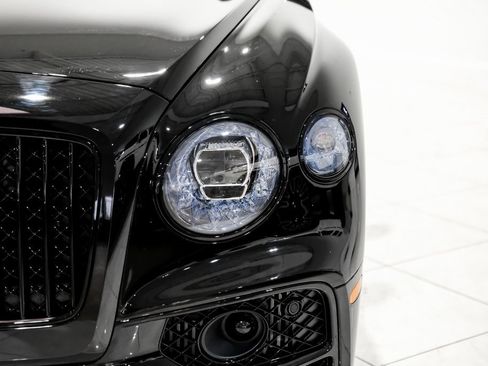 Used 2024 Bentley Flying Spur V8 image 45