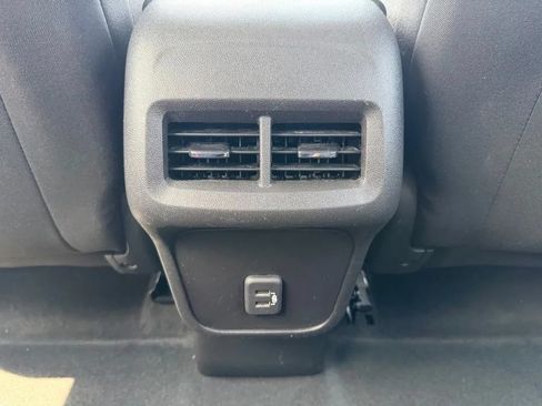 Used 2024 Chevrolet Equinox LT FWD image 29