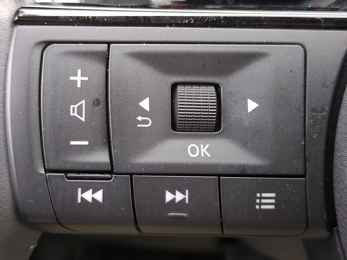 Used 2024 Nissan Rogue SL AWD/4WD image 24