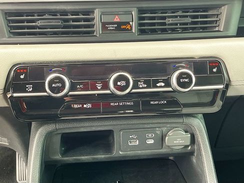Used 2025 Honda Pilot Touring image 20