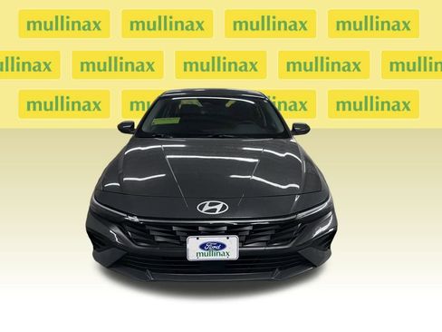 Used 2025 Hyundai Elantra SEL image 16