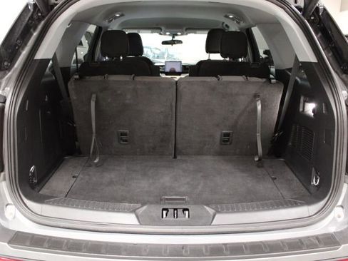 Used 2023 Ford Explorer XLT image 12