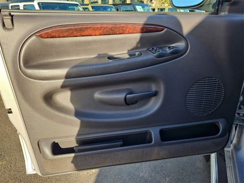 Used 2000 Dodge Ram 2500 Truck SLT image 11