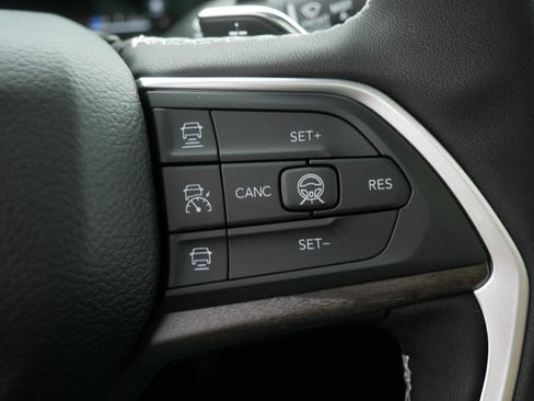 New 2026 Jeep Grand Cherokee L Limited AWD/4WD image 9