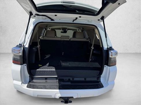 Certified 2020 Toyota 4Runner SR5 AWD/4WD image 8