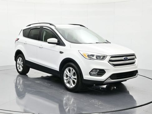 Used 2018 Ford Escape SE image 3