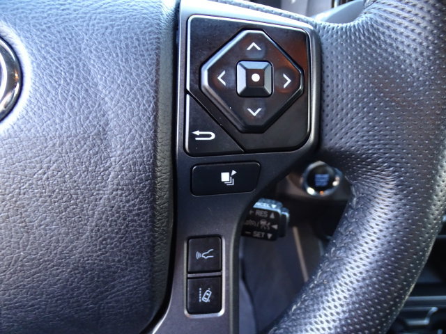 Used 2021 Toyota Tacoma TRD Off-Road w/ Technology Package AWD/4WD image 9