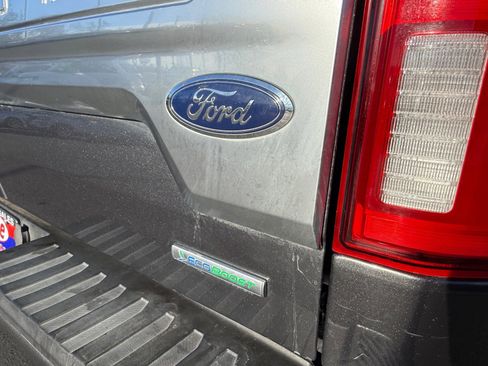 Used 2018 Ford F150 Platinum w/ Equipment Group 701A Luxury image 8