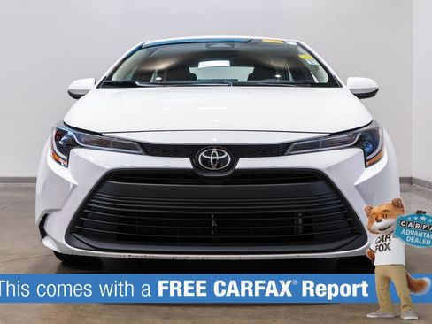 Used 2025 Toyota Corolla LE FWD image 2