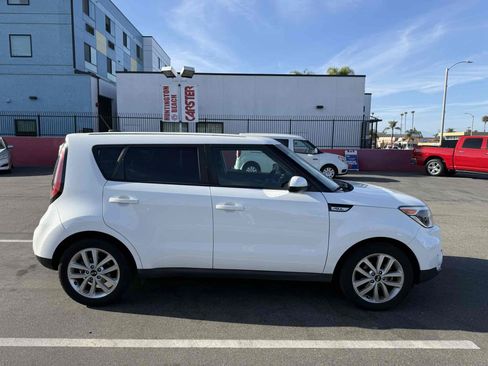 Used 2018 Kia Soul + FWD image 2