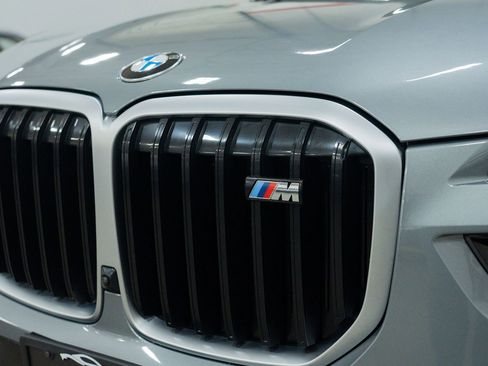 Used 2023 BMW X7 M60i image 13
