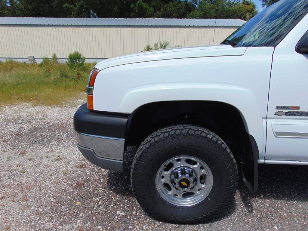 Used 2004 Chevrolet Silverado 2500 LS w/ Snow Plow Prep Package AWD/4WD image 2