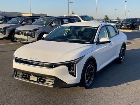 New 2025 Kia K4 EX image 3