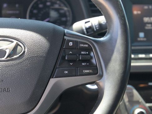 Used 2017 Hyundai Elantra Limited FWD image 19