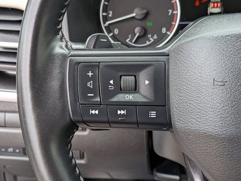 Used 2025 Nissan Rogue SV FWD image 24