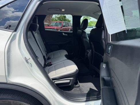 Used 2023 Ford Escape SE FWD image 15