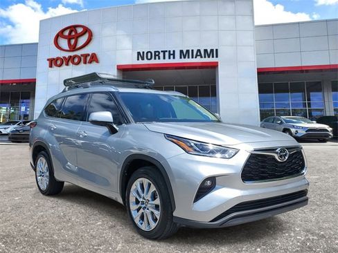 Used 2022 Toyota Highlander Limited image 1