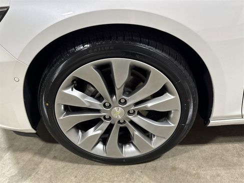 Used 2018 Chevrolet Malibu Premier w/ Premier Sun and Wheel Package image 28