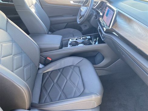 New 2026 Volkswagen Atlas SE image 8