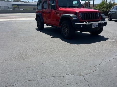 Used 2025 Jeep Wrangler Unlimited Sport AWD/4WD image 5