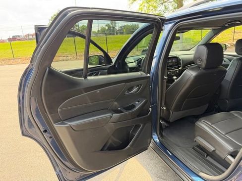 Used 2023 Chevrolet Traverse LT AWD/4WD image 21