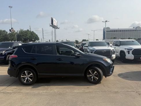 Used 2018 Toyota RAV4 XLE FWD image 4