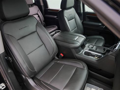 Used 2024 GMC Sierra 3500 Denali w/ Denali Reserve Package image 33