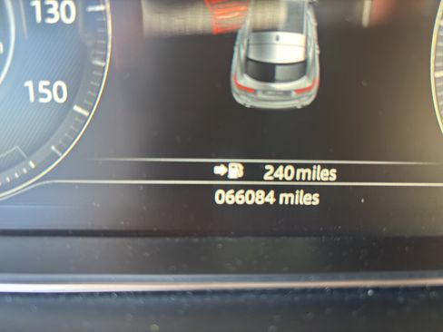 Used 2020 Jaguar E-PACE SE image 3