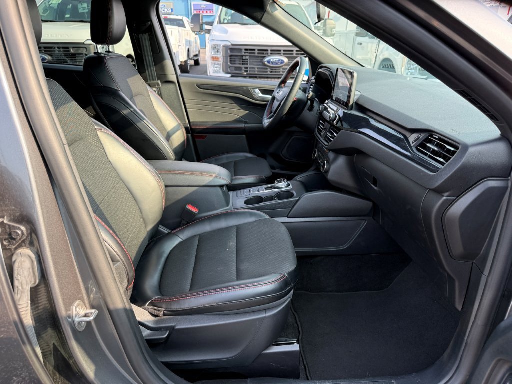 Used 2025 Ford Escape ST-Line Select AWD/4WD image 24
