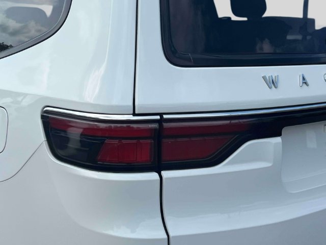 Used 2024 Jeep Wagoneer Series II AWD/4WD image 10