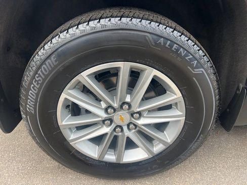 Used 2023 Chevrolet Traverse LT image 12