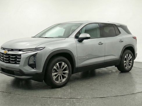 Used 2025 Chevrolet Equinox LT image 3