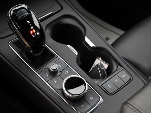 Used 2025 Cadillac XT4 Premium Luxury image 30