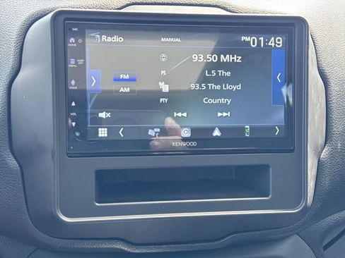 Used 2021 Jeep Renegade Latitude AWD/4WD image 21