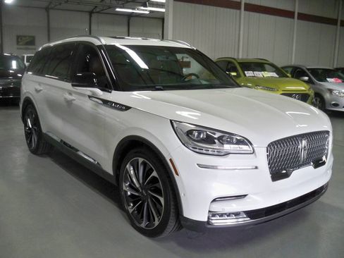 Used 2023 Lincoln Aviator Reserve w/ Equipment Group 201A image 3