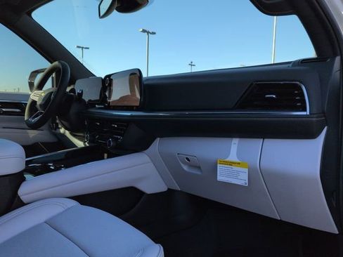 New 2026 Chevrolet Suburban Premier w/ Sun And Tow Package image 28