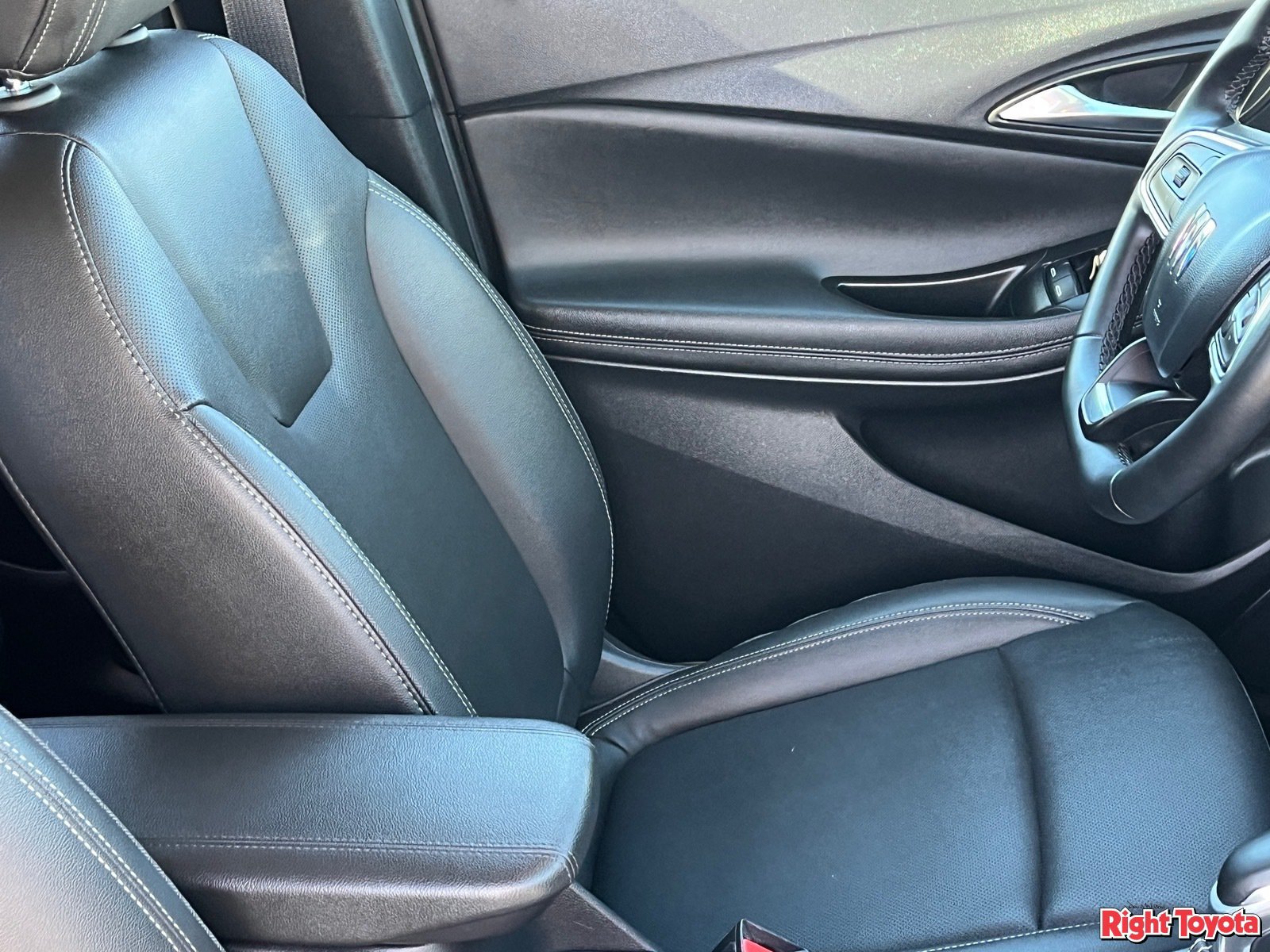 Used 2024 Buick Encore GX Sport Touring FWD image 13